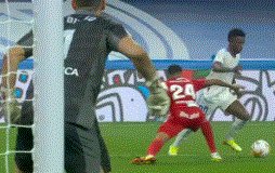 【西甲】本泽马3球1助 新援首球 皇马2度落后5比2胜